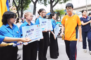 Đông đảo các lực lượng cùng tiếp sức mùa thi.
