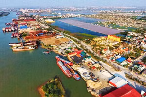 Một khúc sông Ninh Cơ nhìn từ trên cao.