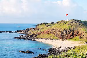 Phú Quý có vẻ đẹp hoang sơ và độc đáo.