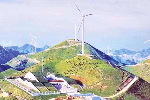 Nhà máy điện gió bờ tại Gia Lai. (Ảnh: T. THẢO)