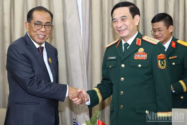 Đại tướng Phan Văn Giang gặp song phương Bộ trưởng Quốc phòng Malaysia Dato' Seri Mohamed Khaled bin Nordin.