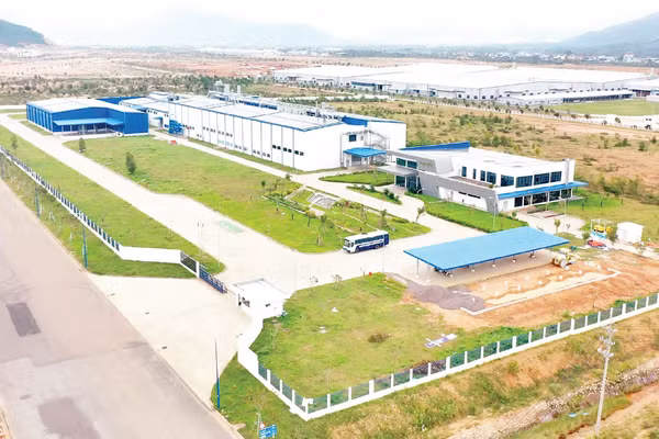 Gia Lai hỗ trợ doanh nghiệp trên địa bàn từng bước tiếp cận các tiêu chuẩn ESG phù hợp với thực tiễn địa phương. Trong ảnh: Becamex VSIP Bình Định cam kết xây dựng hạ tầng xanh, hình thành nền tảng ESG dùng chung.
