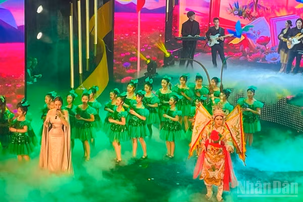 Sáng tạo âm nhạc trong kỷ nguyên số đặt ra yêu cầu cấp thiết về tạo dựng dấu ấn, bản sắc riêng. (Ảnh: ĐẮC LINH)