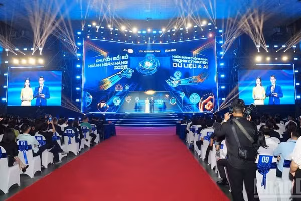 Toàn cảnh sự kiện Chuyển đổi số ngành ngân hàng năm 2026 tại Hà Nội. (Ảnh: HỒNG ANH)