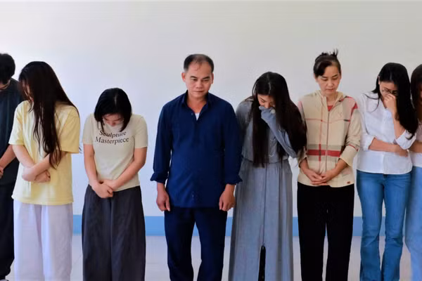 Bùi Văn Trường và các đối tượng bị bắt giữ. (Ảnh: Công an Nghệ An)