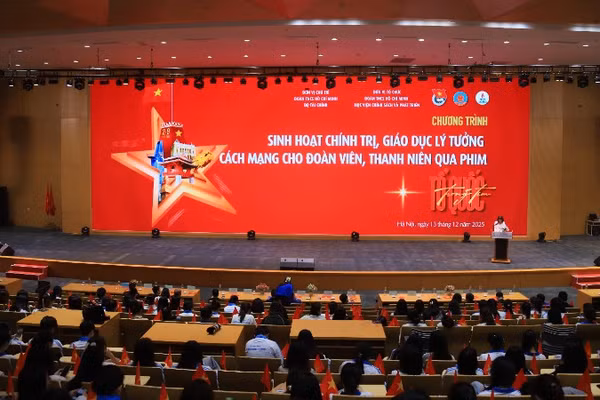 Buổi chiếu “Tổ quốc trong tim: The Concert Film” tại Học viện Chính sách và Phát triển 