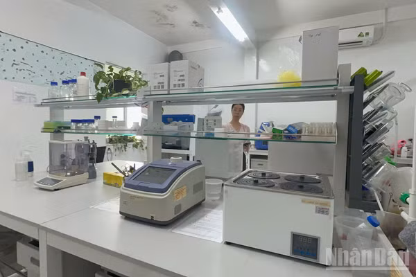 Hệ thống thiết bị kiểm tra ADN và saponin sâm Ngọc Linh tại Trung tâm Ứng dụng khoa học công nghệ tỉnh Quảng Ngãi.
