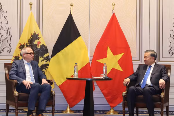 Tổng Bí thư, Chủ tịch nước Tô Lâm tiếp Bộ trưởng, Thủ hiến vùng Flanders Matthias Diependaele. (Ảnh: Thống Nhất/TTXVN)