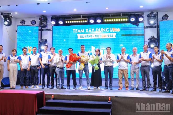 Team Xây dựng 5Sao - lực lượng thi công thực địa đầu tiên trong hệ sinh thái ứng dụng 5Sao ra mắt tại sự kiện.