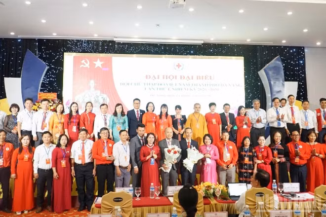 Ban Chấp hành Hội Chữ thập đỏ thành phố Đà Nẵng khóa I, nhiệm kỳ 2026-2031 ra mắt Đại hội.