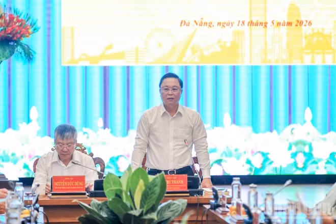 Diễn đàn trí thức khoa học-công nghệ đóng góp ý kiến phát triển thành phố.