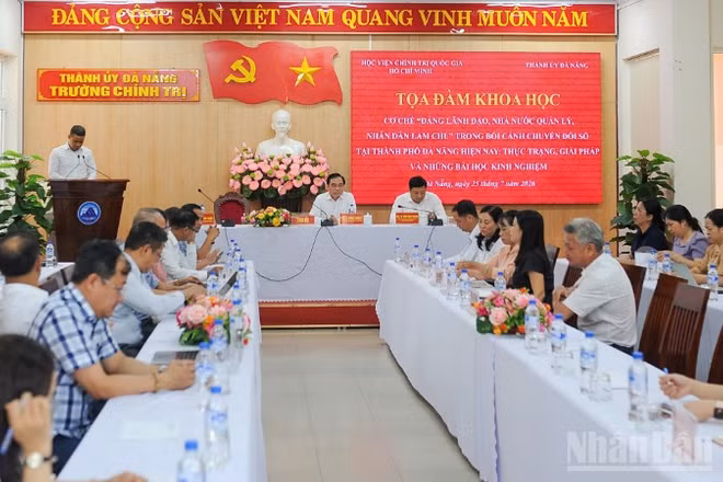 Quang cảnh tọa đàm khoa học.