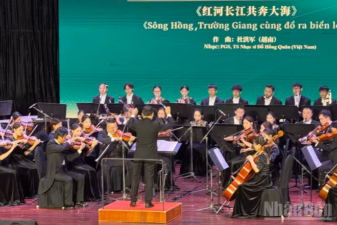 Chương trình giao hưởng hữu nghị Việt Nam-Trung Quốc tại thành phố Đà Nẵng.