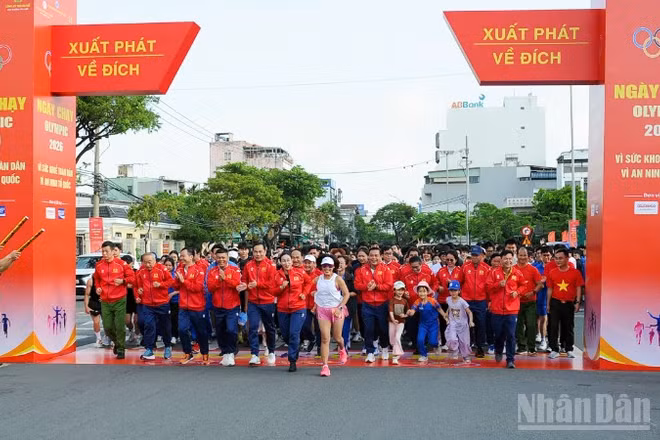 Hàng nghìn người tham gia Ngày chạy Olympic - Vì sức khỏe toàn dân - Vì an ninh Tổ quốc năm 2026.