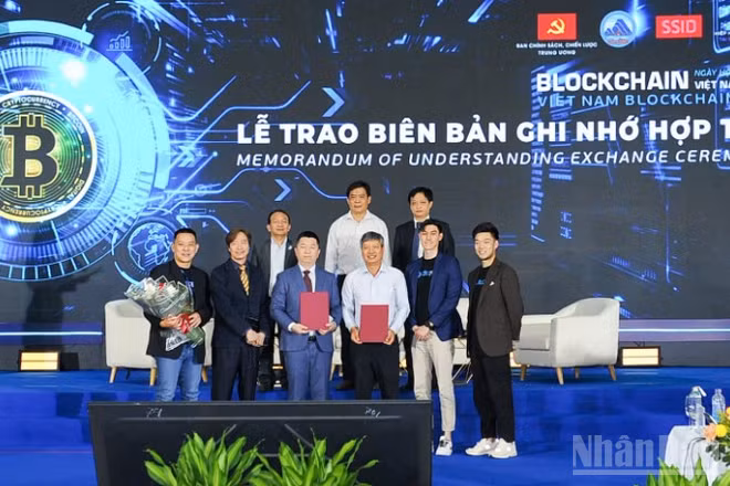 Lễ trao các bản ghi nhớ hợp tác trong lĩnh vực Blockchain giữa thành phố Đà Nẵng và các đối tác.