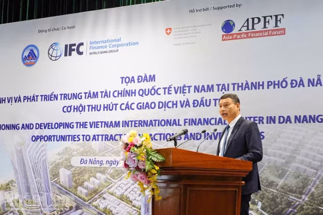 Phó Chủ tịch Thường trực Ủy ban nhân dân thành phố Đà Nẵng Hồ Kỳ Minh phát biểu khai mạc Tọa đàm.