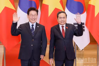 Chủ tịch Quốc hội Trần Thanh Mẫn hội kiến Tổng thống Hàn Quốc Lee Jae Myung. (Ảnh: DUY LINH)