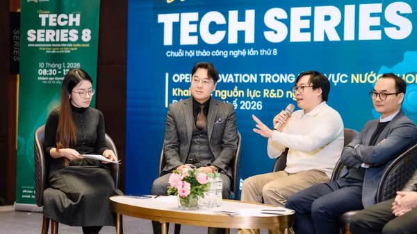 TS Trần Anh Tuấn (thứ ba từ trái sang) chia sẻ kinh nghiệm trong Chuỗi hội thảo công nghệ Tech Series 8.