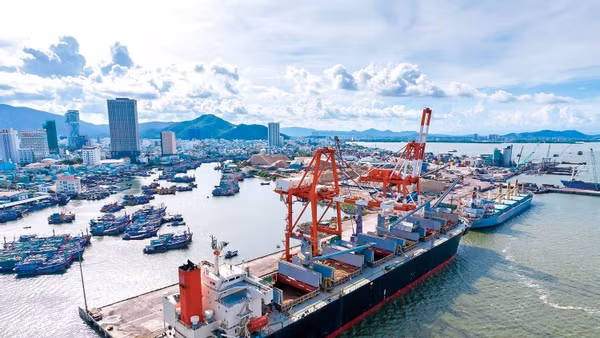 Giai đoạn 2020-2025, sản lượng hàng hóa thông qua hệ thống cảng của VIMC đạt bình quân hơn 130 triệu tấn/năm, góp phần quan trọng vào tăng trưởng kinh tế biển của đất nước. 