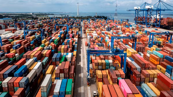 Nền kinh tế có độ mở cao như Việt Nam rất cần những khuôn khổ hợp tác ổn định. Ảnh: Thành Đạt