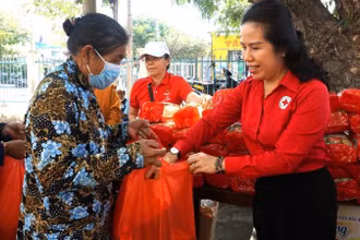 Tháng Nhân đạo năm 2025 tiếp tục lan tỏa các hoạt động nhân ái, thể hiện tinh thần nhân đạo sâu sắc. 
