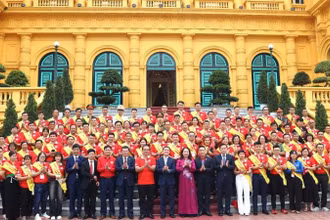 Phó Chủ tịch nước Võ Thị Ánh Xuân gặp mặt người hiến máu tình nguyện tiêu biểu toàn quốc năm 2025. 
