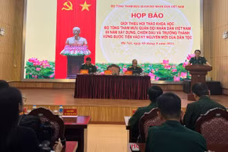 Quang cảnh buổi họp báo. 