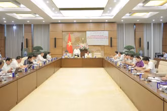 Toàn cảnh cuộc làm việc của Đoàn giám sát. 