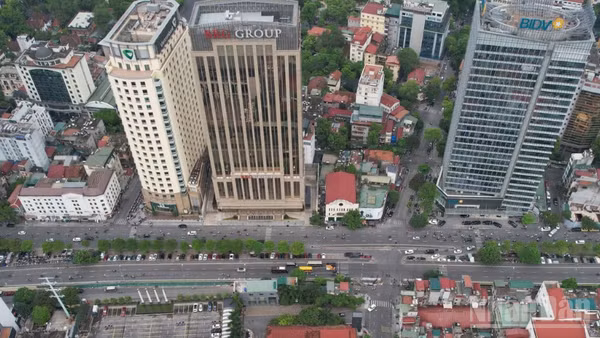 Đường Trần Quang Khải , phường Hoàn Kiếm (Hà Nội) nối cầu Chương Dương tới dốc Bác Cổ.