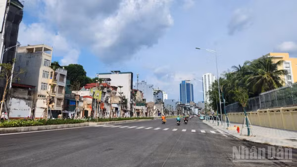 Dự án Vành đai 1 đoạn Hoàng Cầu-Voi Phục đang hoàn thiện những hạng mục cuối cùng để thông xe đúng dịp mừng Quốc khánh 2/9 năm nay.