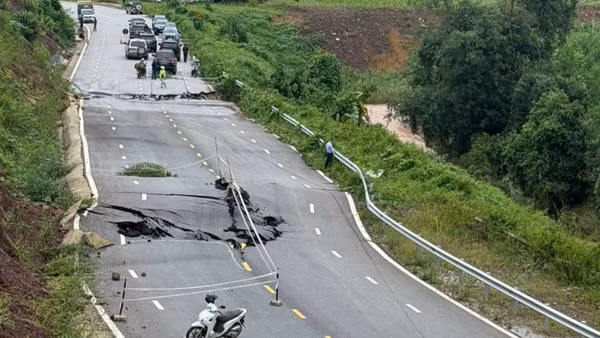 Điểm sạt lở tại Km66+200, QL4B. (Ảnh: Cục Đường bộ Việt Nam)