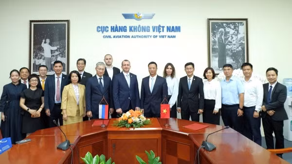 Đoàn làm việc của Cục Hàng không Việt Nam và đoàn công tác của Bộ Giao thông vận tải Liên bang Nga tại buổi làm việc diễn ra tại Hà Nội, chiều 24/9. (Ảnh: Cục Hàng không Việt Nam)