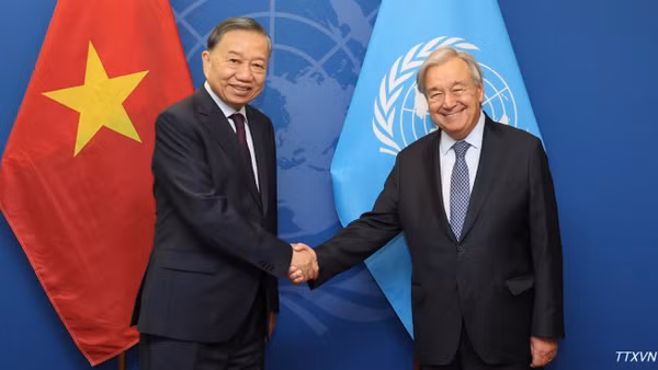 Tổng Bí thư, Chủ tịch nước Tô Lâm gặp Tổng Thư ký Liên hợp quốc António Guterres. (Ảnh: Thống Nhất/TTXVN)