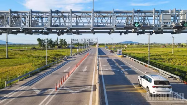 Trạm thu phí không dừng áp dụng công nghệ AI, không còn nhân viên thu phí, tất cả được tích hợp thu phí qua ví điện tử giúp minh bạch tại các dự án BOT.