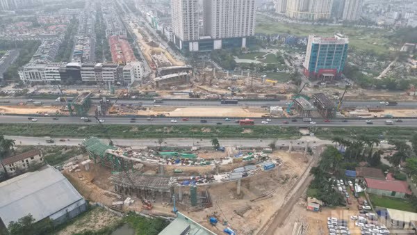 Giải phóng mặt bằng gặp khó dẫn tới tiến độ thi công dự án nút giao đường Vành đai 3,5 với Đại lộ Thăng Long đang chậm so với kế hoạch.