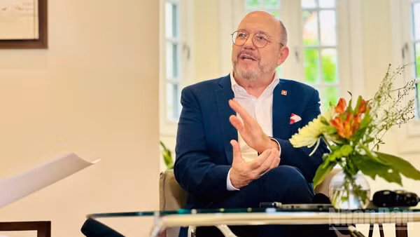 Ngài Thomas Gass, Đại sứ Đặc mệnh Toàn quyền Liên bang Thụy Sĩ tại Việt Nam. Ảnh: Đại sứ quán Thụy Sĩ cung cấp.