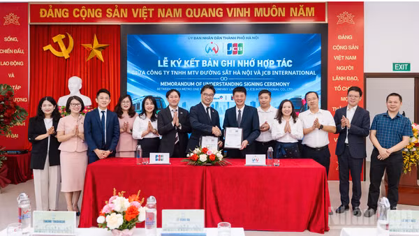Công ty Trách nhiệm hữu hạn một thành viên Đường sắt Hà Nội (Hà Nội Metro) và Công ty JCB International Co., Ltd. ký kết Biên bản ghi nhớ hợp tác (MOU) về triển khai dịch vụ thanh toán không tiếp xúc JCB Transit trên hệ thống đường sắt đô thị Thủ đô.