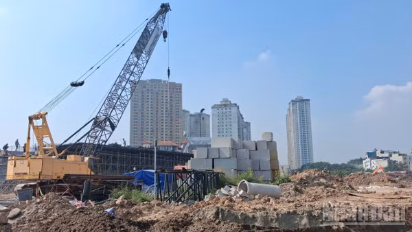 Công tác giải phóng mặt bằng đạt kết quả tích cực thúc đẩy tiến độ dự án thi công đường 70 diễn ra thuận lợi. Hình ảnh chụp chiều 29/10/2026. (Ảnh KIM CƯƠNG)
