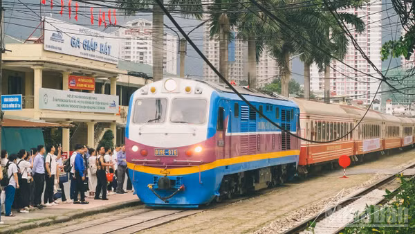 Đoàn tàu chuyên biệt Bạch Mai Express.