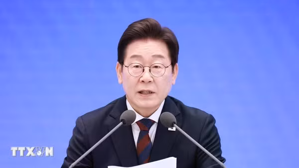 Tổng thống Hàn Quốc Lee Jae Myung phát biểu trong cuộc họp báo. (Ảnh: Yonhap/TTXVN)