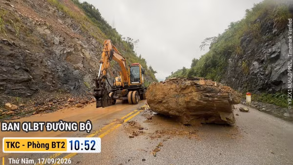 Sở Xây dựng tỉnh Nghệ An nỗ lực khắc phục hậu quả của cơn bão số 6. (Ảnh: Sở Xây dựng Nghệ An)