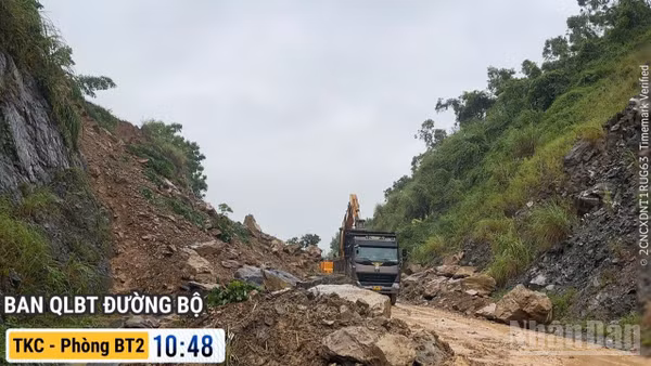 Khắc phục sạt lở tại Nghệ An sau mưa lớn. (Ảnh: Sở Xây dựng Nghệ An)