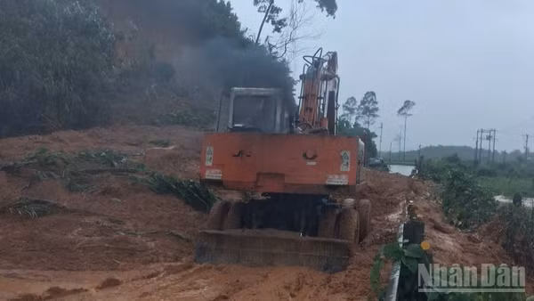 Khắc phục hậu quả mưa bão xảy ra đầu tháng 11/2025 tại Đà Nẵng.