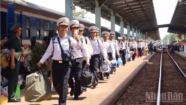 Chiến sĩ Hải quân tại ga Biên Hòa.