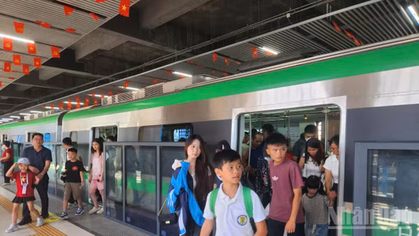 Ảnh minh họa: Đường sắt đô thị Hà Nội tuyến Cát Linh-Hà Đông.