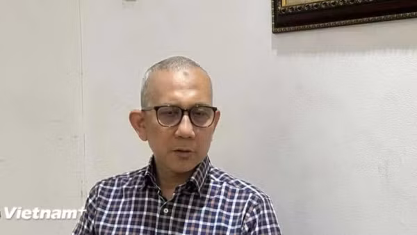 Ông Beni Sukadis, điều phối viên cao cấp của Viện Nghiên cứu Quốc phòng và Chiến lược Indonesia (Lesperssi). (Ảnh: Vietnam+)