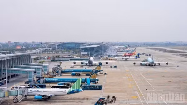 Chính phủ quyết định kéo dài thời hạn áp dụng thuế nhập khẩu ưu đãi đối với xăng, dầu, nguyên liệu sản xuất xăng, dầu và nhiên liệu bay.