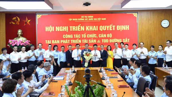 Ra mắt Ban phát triển tài sản và TOD Đường sắt. (Ảnh: Tập đoàn Đường sắt Quốc gia Việt Nam)