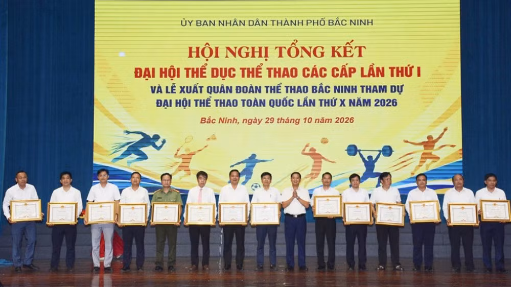 bac-ninh-khen-thuong-nhieu-tap-the-ca-nhan-dong-gop-cho-dai-hoi-the-duc-the-thao-cac-cap-1630.jpg