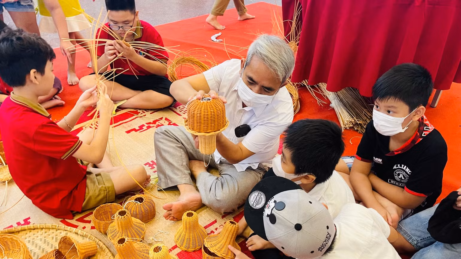 nghe-nhan-huong-dan-trai-nghiem-7776.jpg